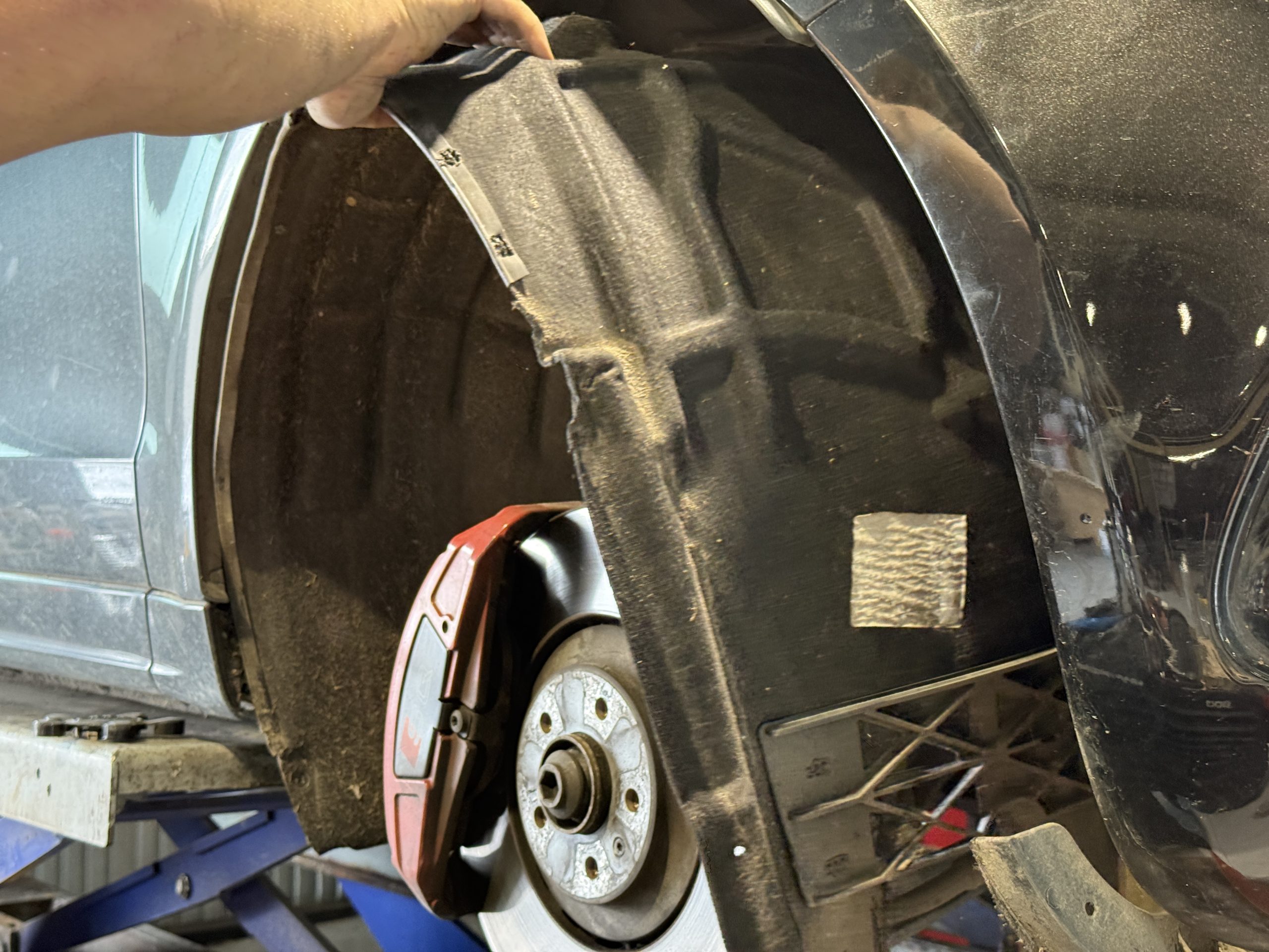 Changement de pare-boue d&rsquo;une Audi SQ5 à Erstein proche de Gerstheim