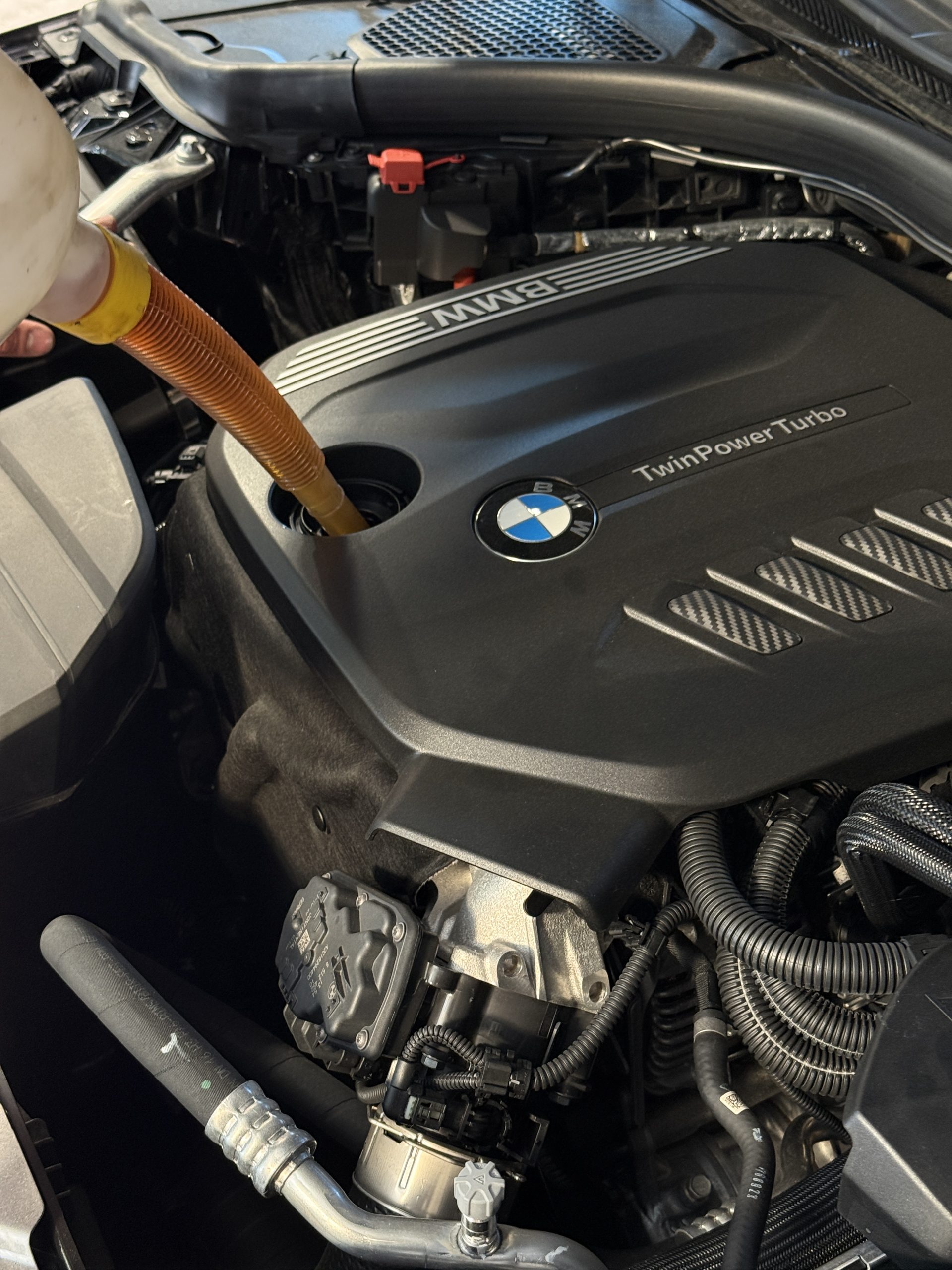 Vidange d&rsquo;huile d&rsquo;une BMW série 4 420d Grand Coupéavant livraison dans notre Atelier APA à Erstein proche de Sand